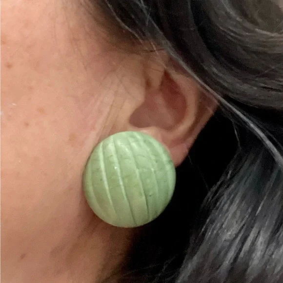 Jade Stone Ribbed Earrings - Picture 5 of 16